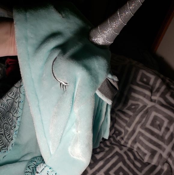 Justice unicorn wrap blanket with hood - Picture 5 of 8